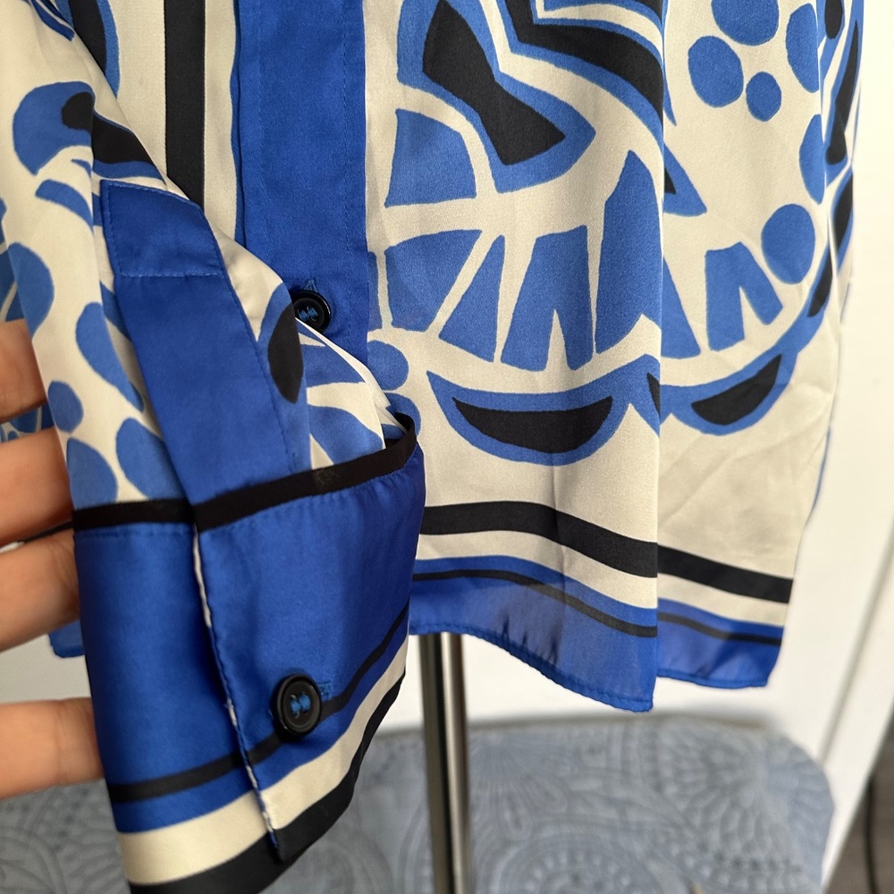 ZARA GEOMETRIC PRINT BUTTON DOWN COLLARED BLOUSE. - image 6